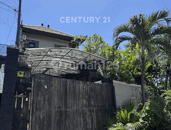 Vintage 2-Story Villa in Kerobokan with Rice Field View