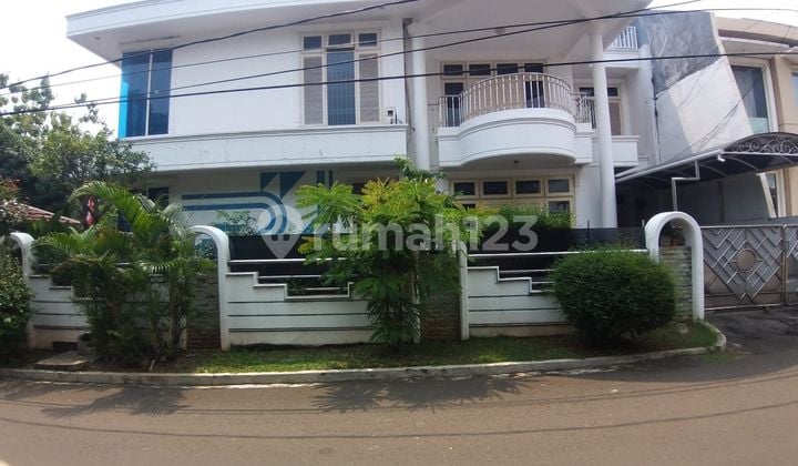 Rumah semi modern di taman alfa indah , joglo , jakarta barat