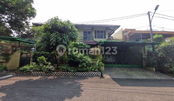 House in Taman Kedoya Baru, Kebun Jeruk, 2 Floors with SHM (Freehold Certificate)