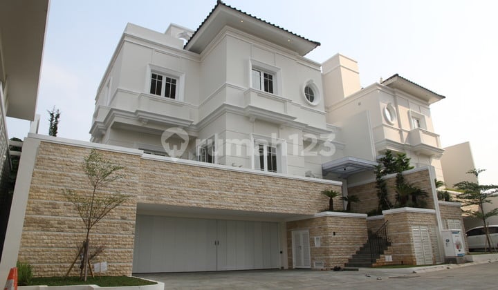 Luxury House in Gandaria Near the Mall