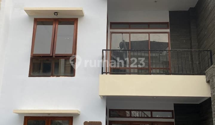 Rumah Unfurnished 2 Lantai Siap Huni Di Setra Duta, Bandung