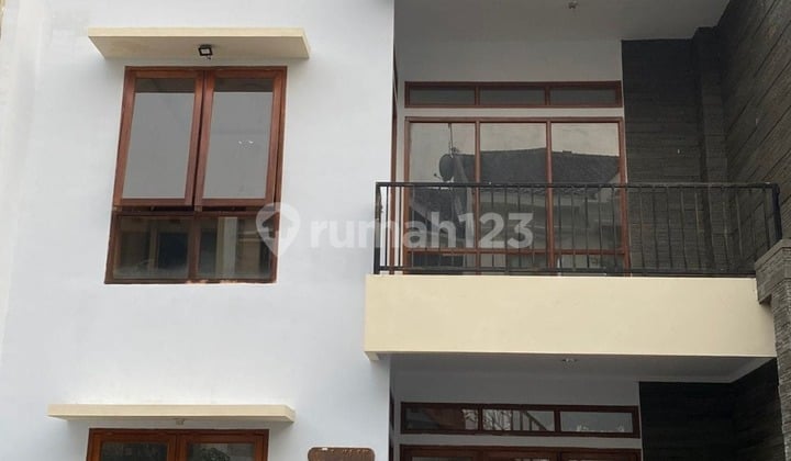 Rumah Unfurnished 2 Lantai Siap Huni Di Setra Duta, Bandung
