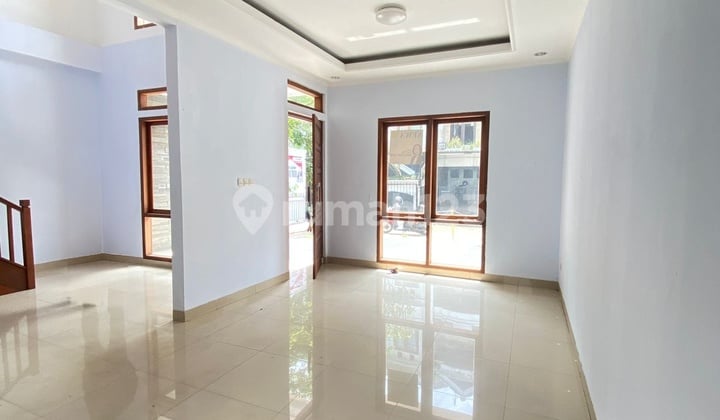 Rumah Bagus 2 Lantai bisa Kantor Kecil di Cluster Setra Duta Bandung