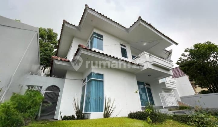 Rumah Besar Murah Strategis di Bawah NJOP di Tubagus Ismail Dago SHM