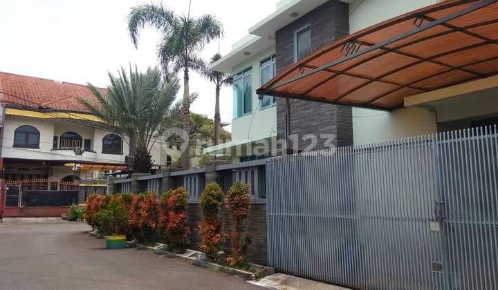 Rumah Besar Strategis Furnished Dekat Pusat Kota Di Komplek Pasirluyu Bkr Bandung SHM
