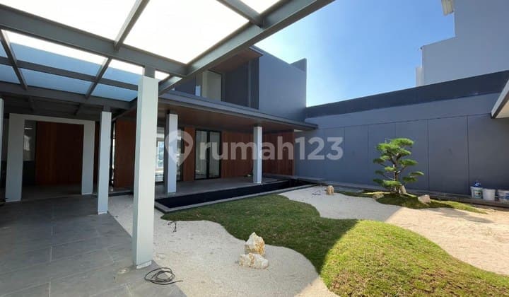 For sale Rumah baru design minimalis dan elegan dengan view danau di Kota Baru Parahyangan INT