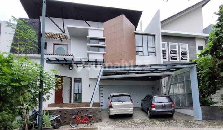 Langka Rumah 2 Lantai di Cluster Exculisve Singgasana Pradana Bandung