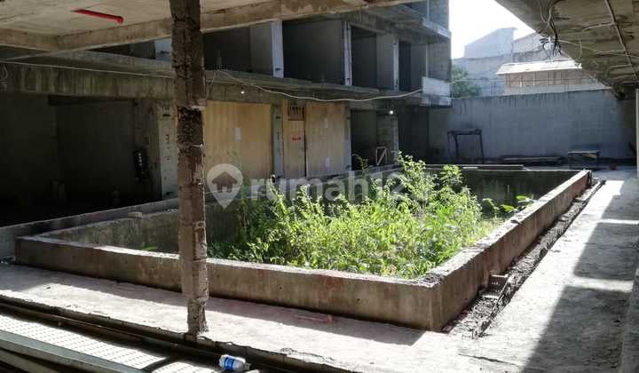 Land with structures on it. Hotel plans in the Simpang Siur area of Kuta, Bali