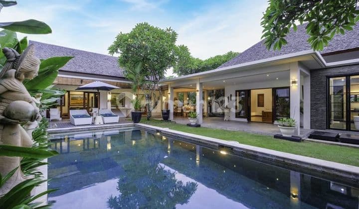 Villa Dekat Pantai Berawa Canggu