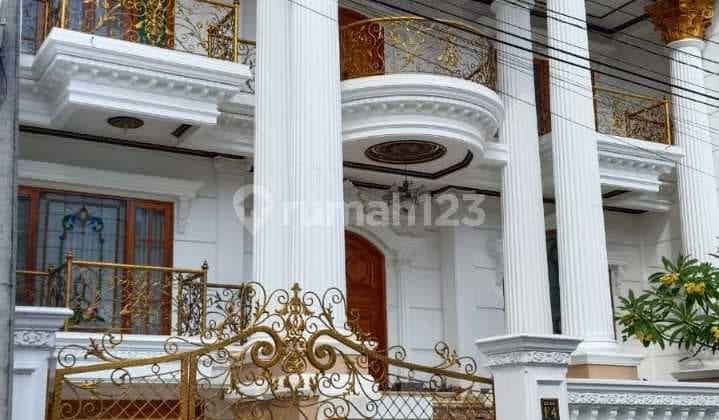 Dijual Rumah Mewah Dalam Kompleks Perumahan Dekat Tsm