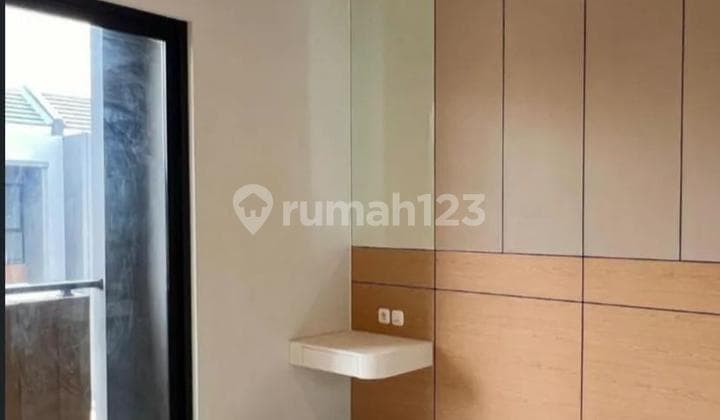 Di sewakan rumah bagus 2.lantai semi.furnished di cluster regia summarecon.crown gading scg