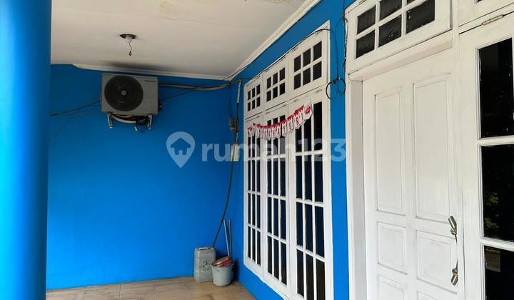 Dijual Cepat Rumah Daerah Kemayoran Tempat Strategis 1 rumah 2 lantai dan 1 Rumah Paviliun