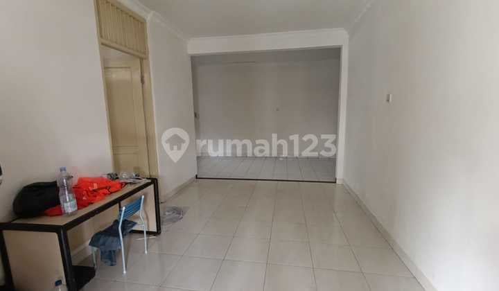 For Rent: Ready-to-occupy Hook House in THB Bekasi, fully renovated.