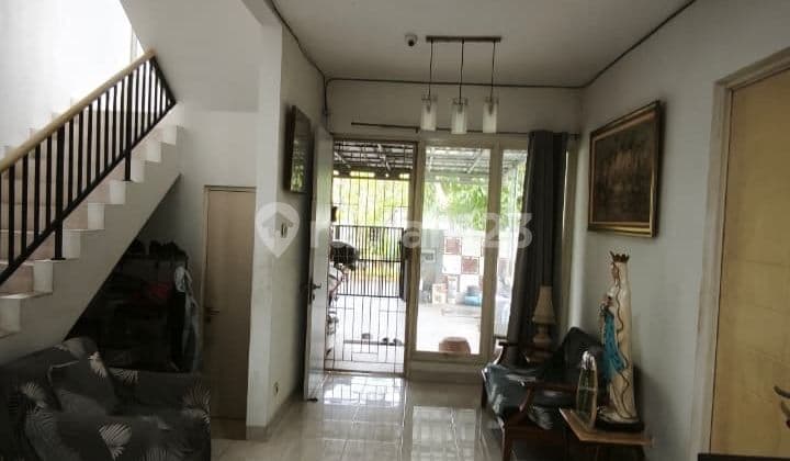 Di Jual Rumah Bagus Renovasi 2 Lantai di Cluster Ifolia Harapan Indah Bekasi