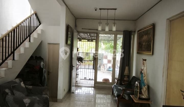 Di Jual Rumah Bagus Renovasi 2 Lantai di Cluster Ifolia Harapan Indah Bekasi