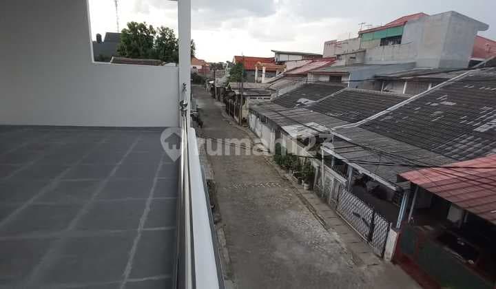 Dijual Rumah Baru di Harapan Indah kamar banyak 2 lantai siap huni