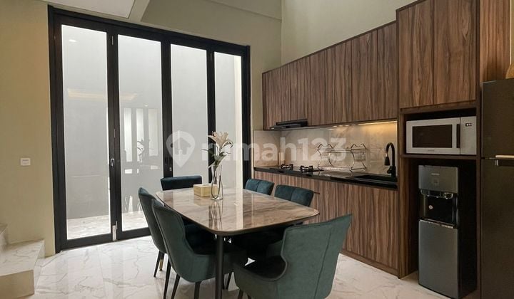 Dijual Murah Rumah Bagus Ada Rooftop 4 Lantai di Pulomas, Jakarta Timur Harga 7.85 M Nego