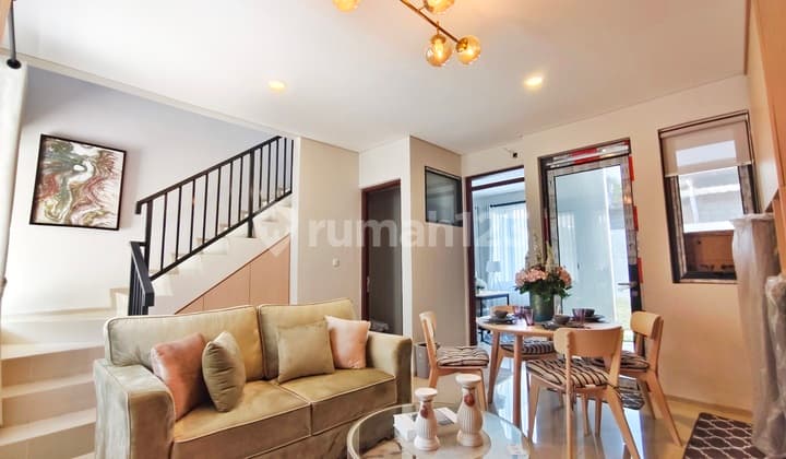 Hook House in Beautiful Batununggal, Near Buah Batu Toll Road.