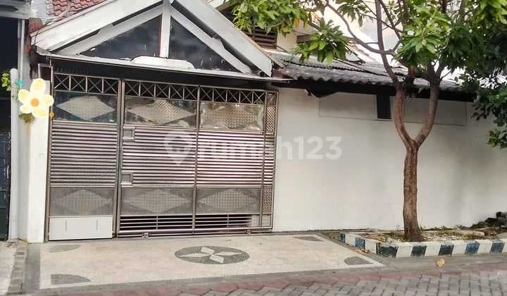 Rumah Dijual Cepat di Taman Pondok Indah Bangunan 1.5 Lantai