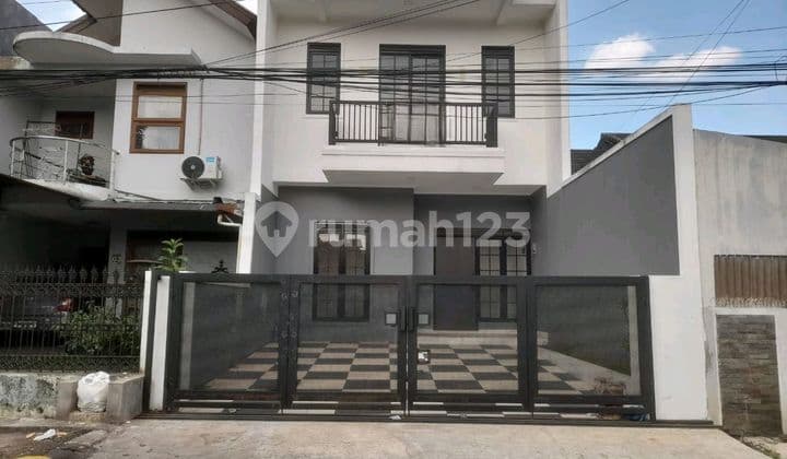 Dijual Rumah Baru 2 Lantai SHM 5 Menit ke Tsm