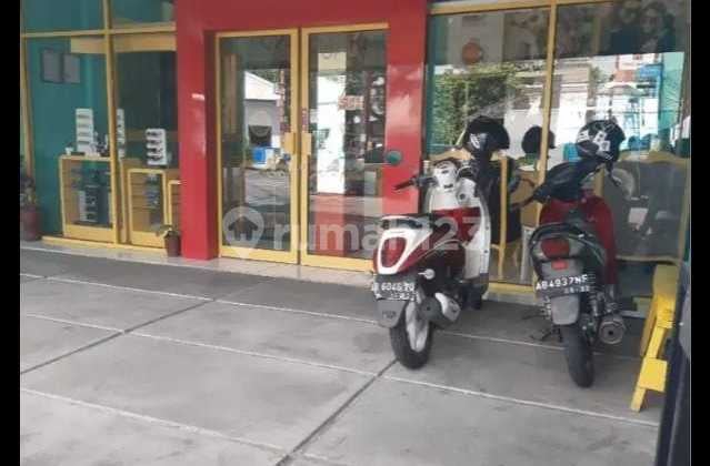Mr. 66369 For Rent: 3-Story Shop House in Sewon, Bantul - Dn