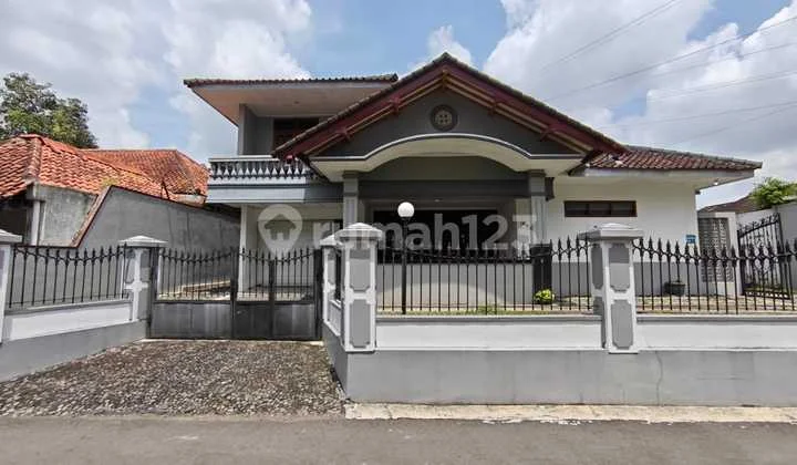 Mr 66358 Disewakan Rumah Besar Luas di Depok Sleman