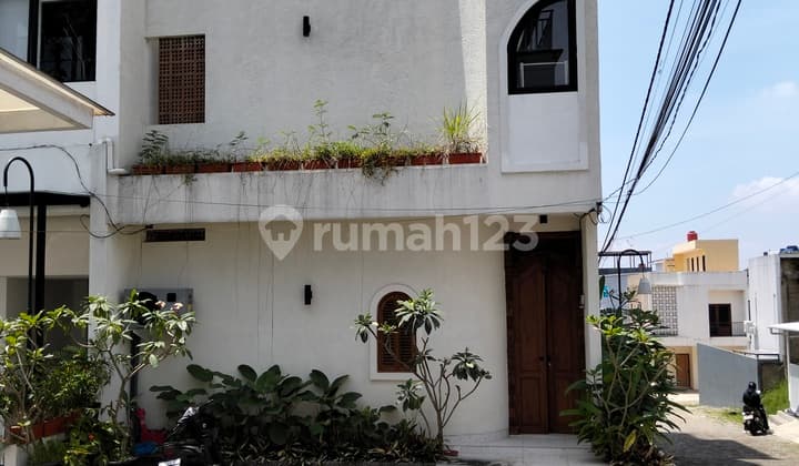 Rumah Mewah Desain Suka-suka - Dekat Upi & Farmhouse Lembang, Setiabudi Bandung