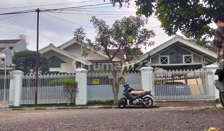 Asri Ready-to-Occupy House with Spacious Yard in Margahayu Raya, Gazebo Bonus, Approaching NJOP