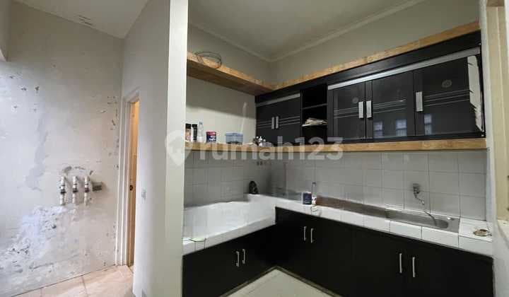 Cluster Ruby Phg - Gading Serpong Lt 8x18 = 144 M2 >>kt 3+1km 2+1>> 4400 Watt 3 Ac ( Tiap Kamar Ada Ac ) Water Heater + Hordeng Kitchen Set Kamar Tidur Utama Luas & Besar Rumah Rapih Baru Dicat Ulang