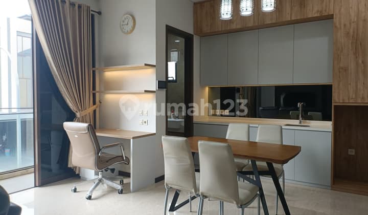Zora Keia Full Furnished. Luas Tanah 120 m2. Luas Bangunan 195 m2. Hadap selatan. 3 Lantai. Listrik 3500 watt. 4 kamar tidur dan 1 kamar pembantu. Jual Rp 6 M. negotiable