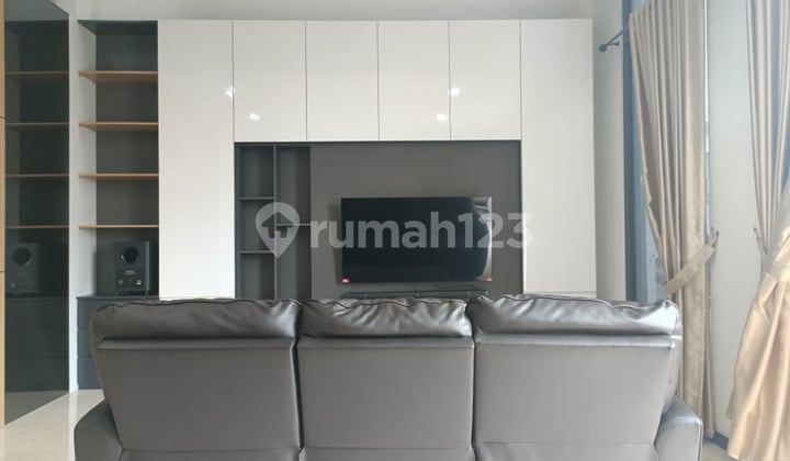 Rumah Zora Furnished Siap Huni Cakep . Luas Tanah 120 M2. Luas Bangunan 195 M2. Hadap Selatan. Bangunan 3 Lantai. Listrik 3500 Watt. 4 +1 Kmr Tidur