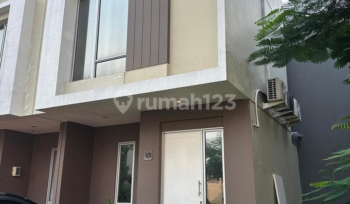 Jual Cepat Rumah 2 Lantai @ Cluster Corral, Malibu Village - Gading Serpong Lt 40 Lb 53kt 2 Km 2 Dimensi 5 X 8 Listrik 5.500 Fasilitas Club House Swimming Pool, Tempat Gym