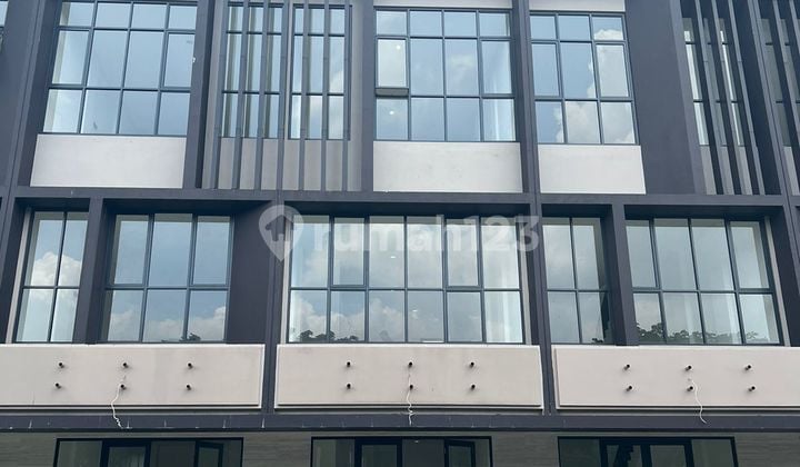 Disewakan Ruko Enchante Bsd, Bangunan 3 Lantai, Masih Baru Gress , Luas Tanah 4.5 X 13 = 59M2 Luas Bangunan 156 M2 >>3 Lantai>>3 Kamar Mandi >>Hadap Jalan Raya