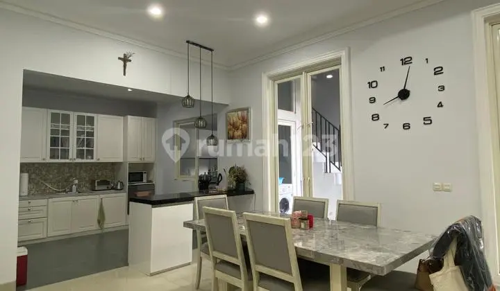 Rumah Siap Huni Rapih di BSD Less Belles Luas Tanah: 12X20 Luas Bangunan: 248Kmr Tdr: 4+1Kmr Mandi: 3+1 Furnished :Ac Bed Meja Kursi Kerja di Setiap Kamar, Meja Makan, Sofa, Kulkas, Mesin Cuci, Oven, Microwave, Kompor, Wh Listrik : 4400 Ipkl : 750Rb