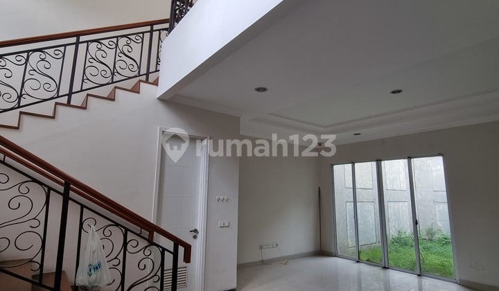 Rumah 2 Lantai Sheffield, Greenwich Park Bsdlt 180m² (9x20) Lb 170m²kt 3+1km 2+11 Powder Room Garasi 1 Carport 2 + Kanopi Listrik 7700 Hadap Utara
