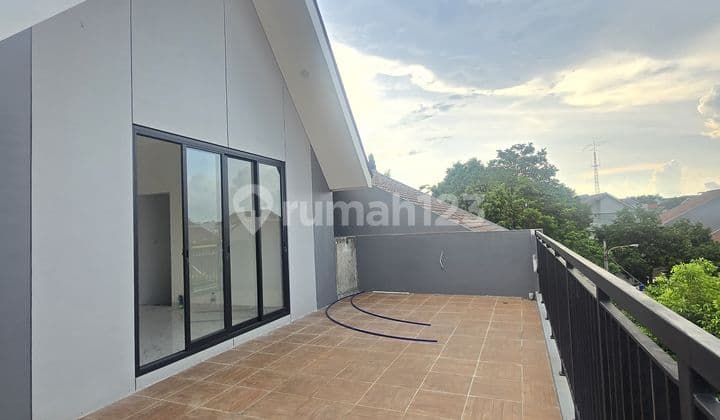 Rumah Baru Melati Mas Tangerang 2 Lantai + Attic Modern Minimalis -lt 136 M2 (8x17)-lb +/- 250 M2-kt 4 + 1-km 4 + 1-pam-listrik 4400 Watt-toren 650 L-hadap Timur Laut