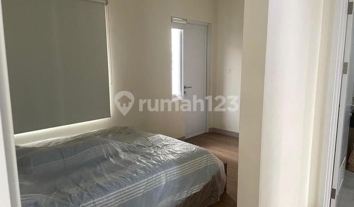 *Disewakan Cluster Rossini*7 X 12 Hoek Premium Semi Furnish, Full Kitchen Set. Kt 2+1 / Km 2+1Ac 3 Unit Master Bed Room yang Sangat Luas dengan Walking Wardrobe dan ******** Small Semi-Soundproof Room untuk Karaoke.dilengkapi dengan Solar Panel dan Sma