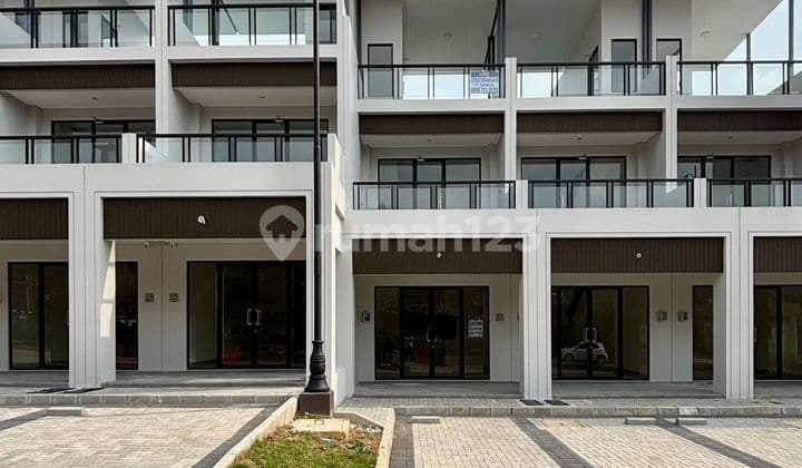 Ruko Sorrento Grande East 3 Lantai Hadap Jalan Raya LT: 45M (4.5X10)Lb: 88M Alfresco 3 Lantai KM 2>> 2 Ac + Cctv Listrik 5500W