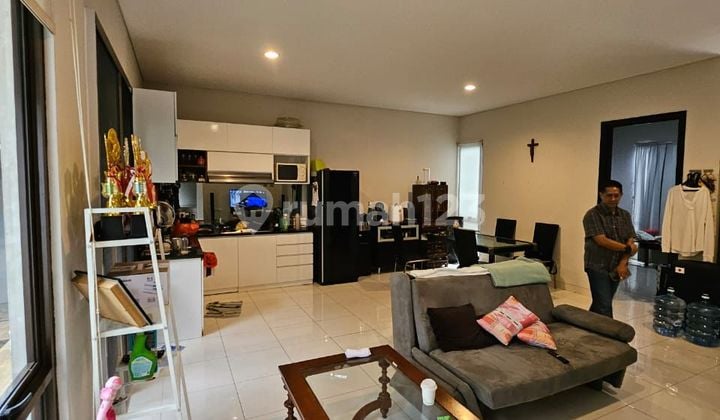 Termurah Di Foresta Bsd Lokasi Dekat Ice Bsd, Aeon Mal,.dekat Prasmul, Atmajaya . Rumah Siap Huni Luas Tanah: 144 Luas Bangunan: 140kamar Tidur: 3 + 1kamar Mandi: 3 + 1garasi: Carport: 1 Mobil Listrik: 3500 Hadap: Selatan Surat: Shm