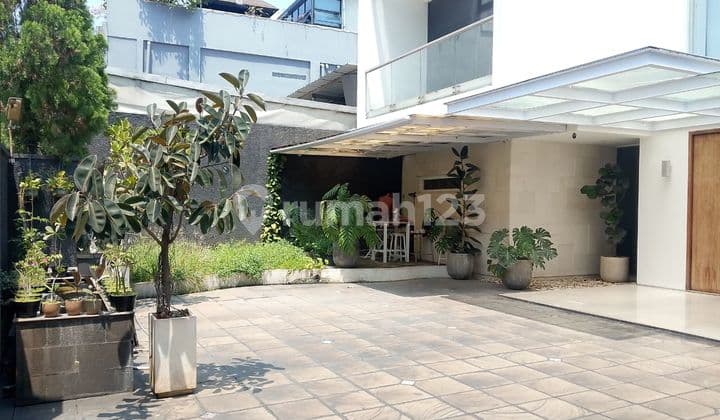 Kemang Timur Siap Huni Bebas Banjir LT 556 LB 450 KT 5 +2 KM 4 +1 Powder Room Swimming Pool