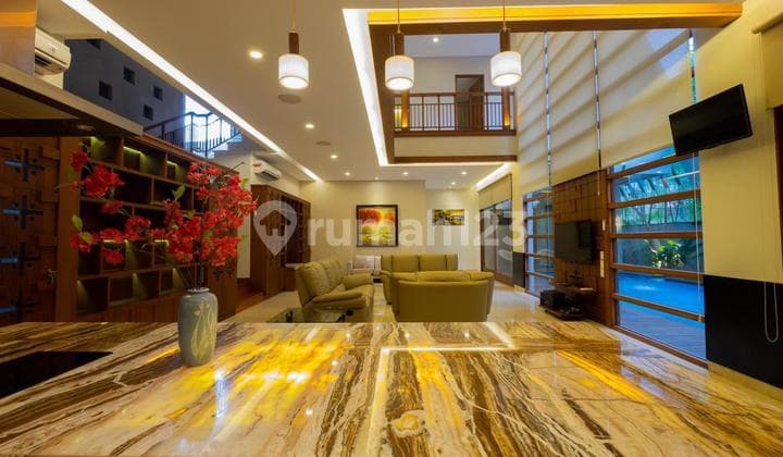 Rumah Mewah Taman Golf Siap Huni Fully Furnished >>lippo Karawaci Central >> Dekat Uph Land Area: 630m2 18m*35m)- building Area: 990m2- shm- property Faces East- fully Furnished- bedrooms: 4+1- bathrooms: 4+1- home Theatre- swimming Pool-