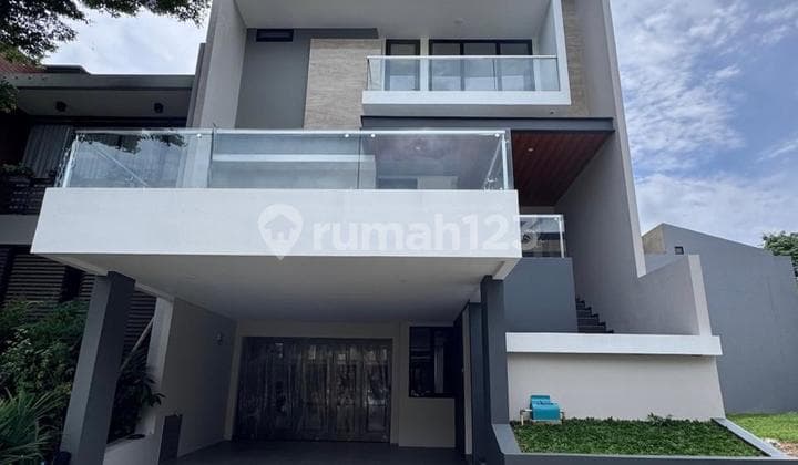 Rumah Brand New @ The Green Siap Huni 3 Lantai The Green Bsd Luas Tanah : 120luas Bangunan :320kamar Tidur : 4+1kamar Mandi :4+1hadap :utarasertifikat :ppjb Harga : 4.25 M Nego