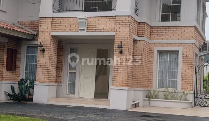 Move-in Ready House in Lippo Karawaci Land Area 700 sqm / Building Area 450 sqm, 4 Bedrooms Near Pelita Harapan University (U P H), Siloam Hospital, Supermal Karawaci