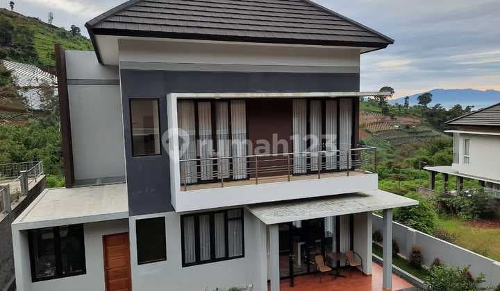 Rumah 2 Lantai Nyaman Dan Sejuk di Dago Pakar, Bandung, Jawa Barat, Bandung