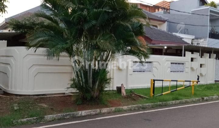 Dijual Rumah Lama Masih Terawat Dekat Stasiun LRT di Kayu Putih Jakarta Timur