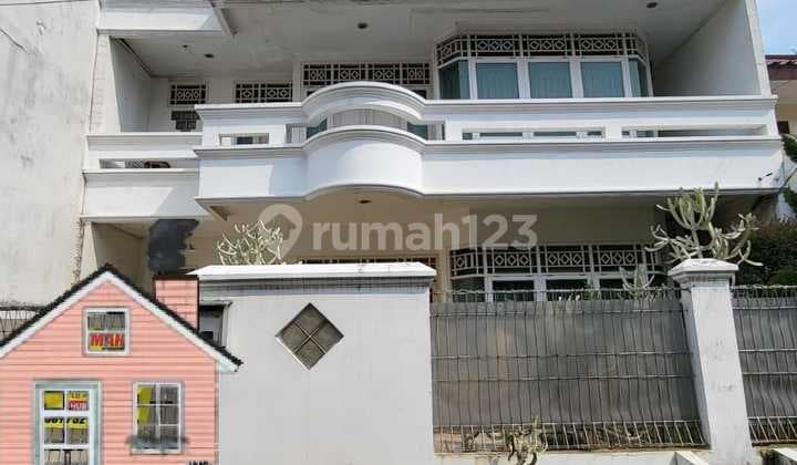 Old House for Sale Below Market Price, Ideal for Investment in Duren Sawit, East Jakarta