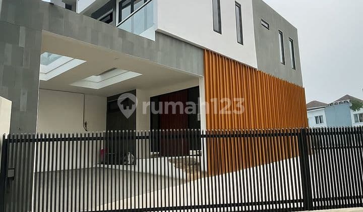 2-story House in Central West Jakarta Ready Below Market Price