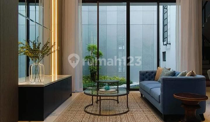 Dijual Rumah Mewah 3Lantai di Tepi Pantai Jakarta