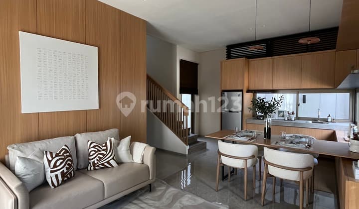 Rumah Eksclusif2 Lantai Siap Huni di Ujung Jakarta Barat