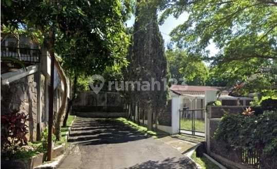 Spacious Heritage House Located in Budisari Area